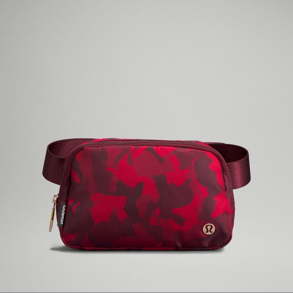 SOLD - Lululemon New Year / Lunar (2023) Everywhere Belt Bag in Size 1L.